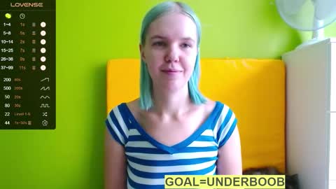 Snapshot of ultra_meow chatting on 10.30.25 Roxy online show from 10.30.25