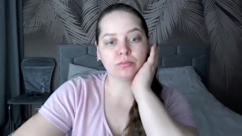 Snapshot of ulystar chatting on 02.12.25 Ulyana online show from 02.12.25