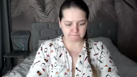 Snapshot of ulystar chatting on 02.12.25 Ulyana online show from 02.12.25