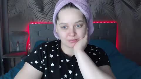 Snapshot of ulystar chatting on 02.19.25 Ulyana online show from 02.19.25