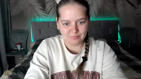 Snapshot of ulystar chatting on 09.23.25 Ulyana online show from 09.23.25