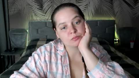 Snapshot of ulystar chatting on 10.01.25 Ulyana online show from 10.01.25