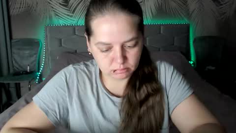 Snapshot of ulystar chatting on 10.21.25 Ulyana online show from 10.21.25