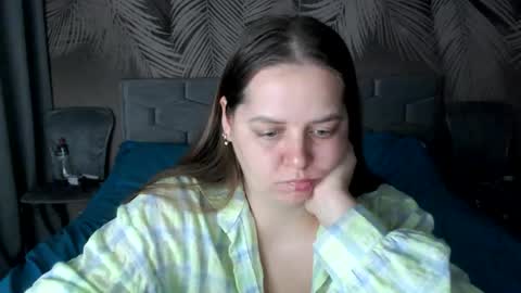 Snapshot of ulystar chatting on 11.21.25 Ulyana online show from 11.21.25