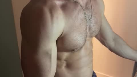 Snapshot of um_cammusc chatting on 03.19.26 Um CM online show from 03.19.26