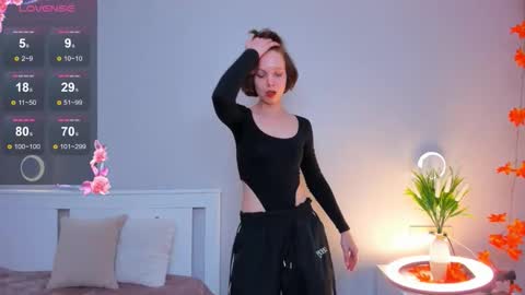 Snapshot of umbravelour chatting on 12.14.25 Kira online show from 12.14.25