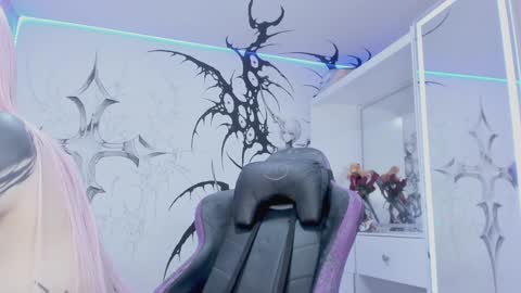 Snapshot of unachimbaherida chatting on 02.06.25 Elle Danielle online show from 02.06.25