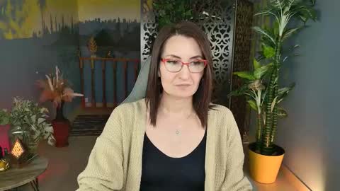 Snapshot of unatera chatting on 11.04.25 UnaTera online show from 11.04.25