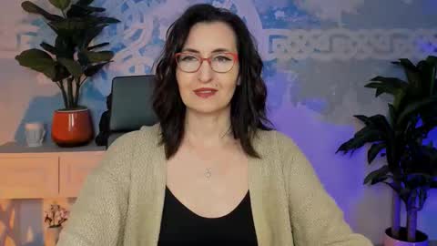 Snapshot of unatera chatting on 11.24.25 UnaTera online show from 11.24.25