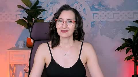 Snapshot of unatera chatting on 12.01.25 UnaTera online show from 12.01.25