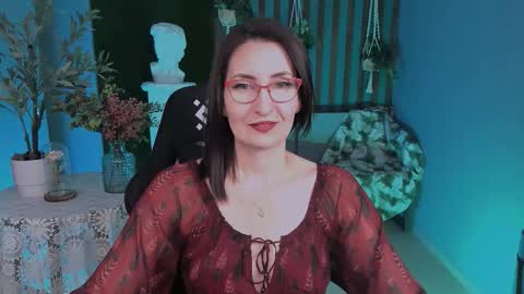 Snapshot of unatera chatting on 12.05.25 UnaTera online show from 12.05.25