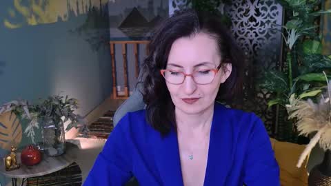 Snapshot of unatera chatting on 12.14.25 UnaTera online show from 12.14.25