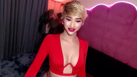 Snapshot of unbeknownst2kylie chatting on 04.15.26 kylie online show from 04.15.26