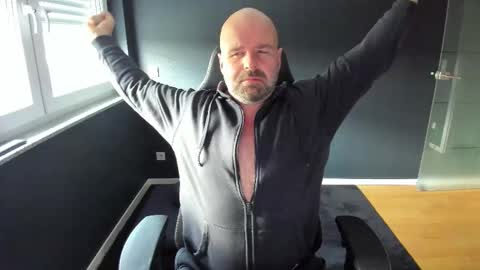 Snapshot of uncle_bear chatting on 10.30.25 Uncle Bear online show from 10.30.25