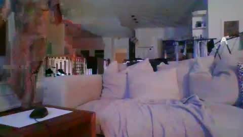 Snapshot of uncleozzie chatting on 04.25.26 uncleozzie online show from 04.25.26