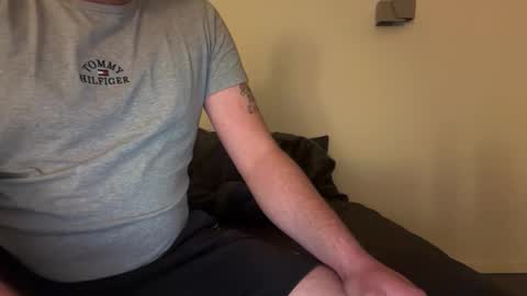 Snapshot of uncutedaustria chatting on 10.10.25 Tom online show from 10.10.25