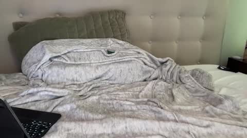 Snapshot of uncutnudist chatting on 09.17.25 uncutnudist online show from 09.17.25