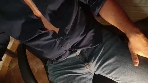 Snapshot of under_thedesk chatting on 10.07.25 Giov online show from 10.07.25