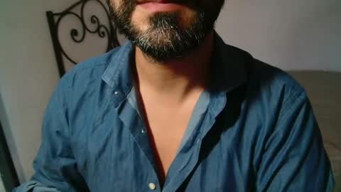 Snapshot of under_thedesk chatting on 10.23.25 Giov online show from 10.23.25