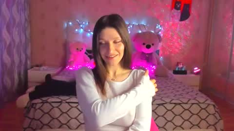 Snapshot of unearthly_di chatting on 11.08.25 Di online show from 11.08.25