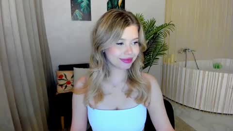 Snapshot of unforgettablalice chatting on 06.14.26 Alice online show from 06.14.26