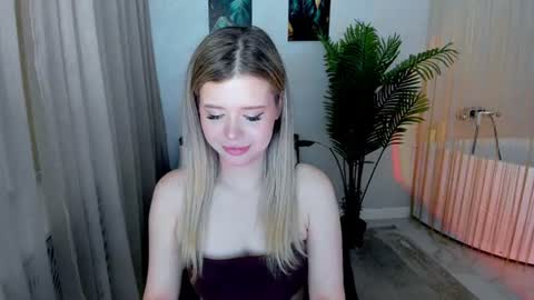 Snapshot of unforgettablalice chatting on 06.15.26 Alice online show from 06.15.26