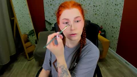 Snapshot of unicent chatting on 02.18.26 Call me Mira thumbs up its make me happy online show from 02.18.26