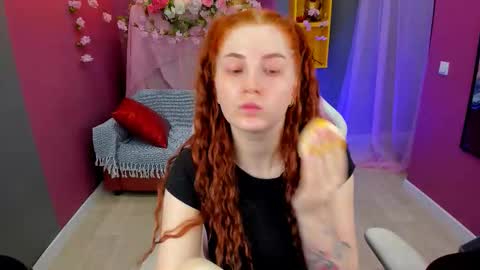 Snapshot of unicent chatting on 03.07.26 Call me Mira thumbs up its make me happy online show from 03.07.26