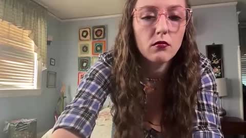 Lola Moonstone online show from 06.07.26
