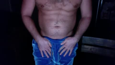 Snapshot of universalstudihoes chatting on 12.14.24 universalstudihoes online show from 12.14.24