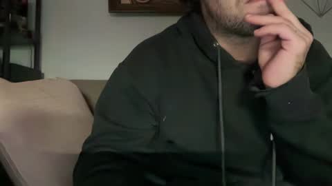 Snapshot of universalstudihoes chatting on 12.21.24 universalstudihoes online show from 12.21.24