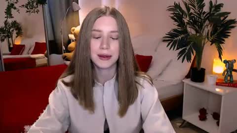 Snapshot of unreal_lady chatting on 07.14.26 unreal_lady online show from 07.14.26