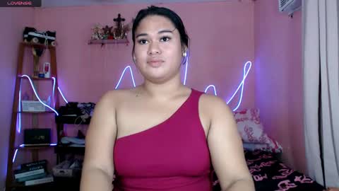 Snapshot of ur_baby_rebbecca chatting on 06.02.26 SINGLE online show from 06.02.26