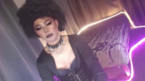 Snapshot of ur_dominatrix chatting on 11.28.25 MISS ANNA online show from 11.28.25