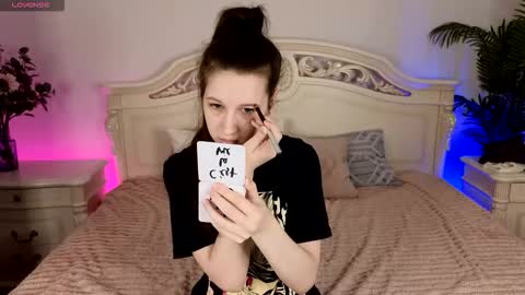 Snapshot of ur_kitty__ chatting on 10.01.25 Lera online show from 10.01.25