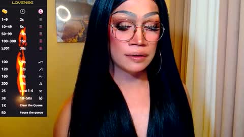 Snapshot of ur_new_fantasy chatting on 12.14.25 Call me Queeny online show from 12.14.25