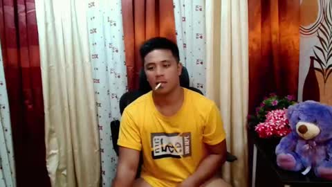 Snapshot of ur_pinoydave chatting on 03.11.25 Dave online show from 03.11.25