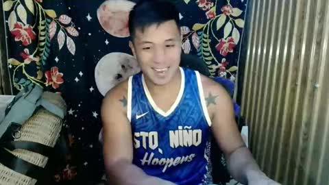 Snapshot of ur_pinoydave chatting on 12.18.25 Dave online show from 12.18.25