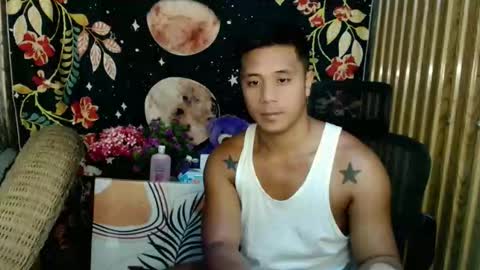 Snapshot of ur_pinoydave chatting on 12.23.25 Dave online show from 12.23.25