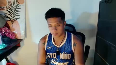 Snapshot of ur_pinoydave chatting on 02.04.26 Dave online show from 02.04.26