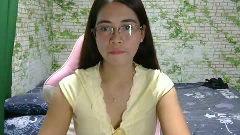 Snapshot of ur_shy_pinay88 chatting on 03.04.26 ZIA online show from 03.04.26