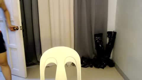 Snapshot of urasian_hardcockxx chatting on 01.14.25 milly online show from 01.14.25