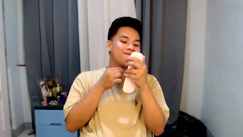 Snapshot of urasian_hardcockxx chatting on 02.28.25 milly online show from 02.28.25