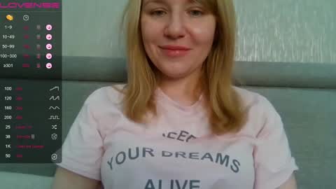 Snapshot of urbadkitty chatting on 12.18.24 urbadkitty online show from 12.18.24