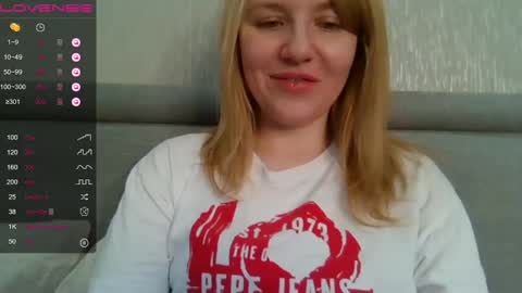 Snapshot of urbadkitty chatting on 12.20.24 urbadkitty online show from 12.20.24