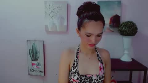 Snapshot of urblossom_princess chatting on 05.31.26 urblossom_princess online show from 05.31.26