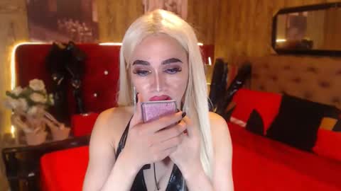 KENDALL online show from 01.12.25