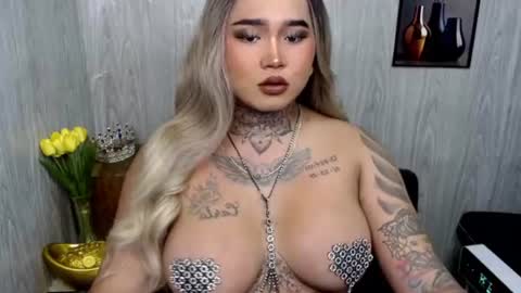 Snapshot of urfabtattooqueen chatting on 06.20.26 Maxxie online show from 06.20.26
