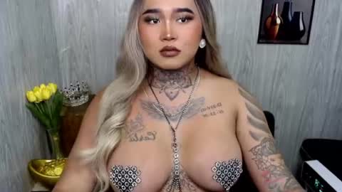 Snapshot of urfabtattooqueen chatting on 06.24.26 Maxxie online show from 06.24.26
