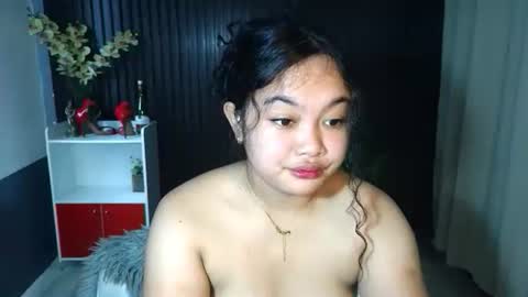 Snapshot of urfavouritecravings chatting on 11.23.25 Scarlet online show from 11.23.25